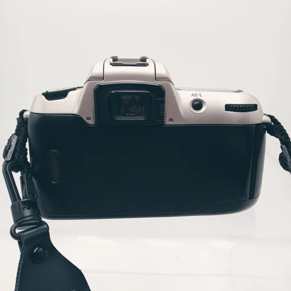 USED Nikon N60 35mm Camera w/ 20-80mm‎ Lens and Accessories